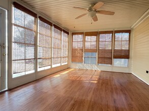 1689 Apple Valley Rd in Bolingbrook, IL - Foto de edificio - Building Photo