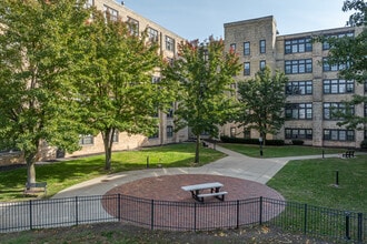 Amazon Apartments in Muskegon, MI - Building Photo - Building Photo