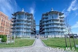 109-9 15th Ave-Unit -n404 in Queens, NY - Building Photo