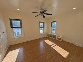 1105 Queen St in Pottstown, PA - Building Photo - Building Photo