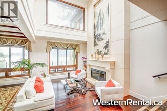 69 Isleview Rd in West Vancouver, BC - Building Photo - Building Photo