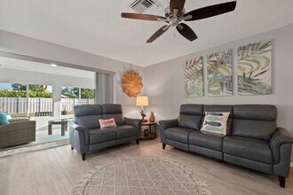 7307 11th Ave W in Bradenton, FL - Foto de edificio - Building Photo
