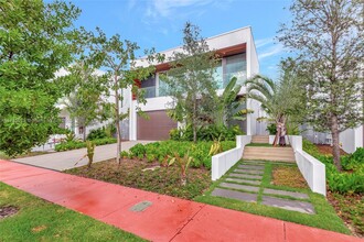 1051 W 48th St in Miami Beach, FL - Building Photo - Building Photo