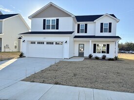 131 Bourbon St in Raeford, NC - Building Photo