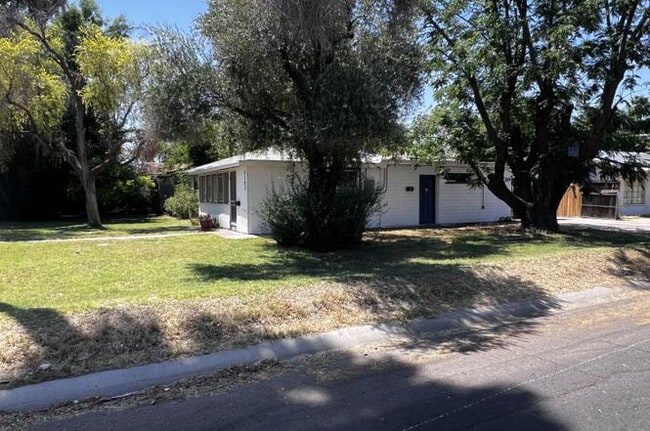 2102 W Minnezona Ave in Phoenix, AZ - Building Photo - Building Photo