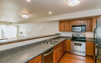 214 Redhill Ln in Iowa City, IA - Building Photo - Building Photo