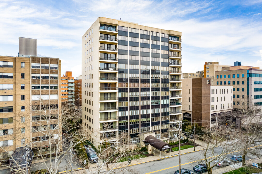 Bellefield Place in Pittsburgh, PA - Building Photo