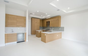 8436 N W 51st Terrace in Doral, FL - Building Photo - Building Photo
