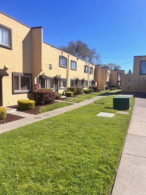 1624 Pueblo Ave-Unit -03 in Napa, CA - Building Photo - Building Photo