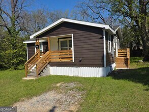 1030 Dennis St in Macon, GA - Foto de edificio - Building Photo