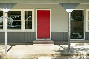 400-402 Pfeil St in Schertz, TX - Building Photo