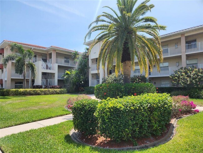6503 Stone River Rd in Bradenton, FL - Building Photo - Building Photo