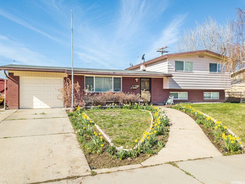 70 Westwood Dr in Orem, UT - Building Photo