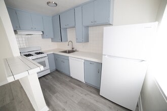 1315 Ocean Park Blvd in Santa Monica, CA - Foto de edificio - Building Photo