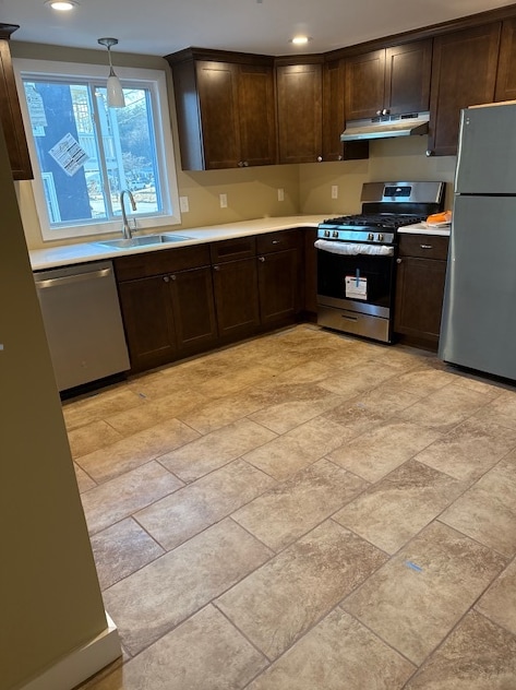 420 Church St, Unit 422 in Whitinsville, MA - Foto de edificio - Building Photo