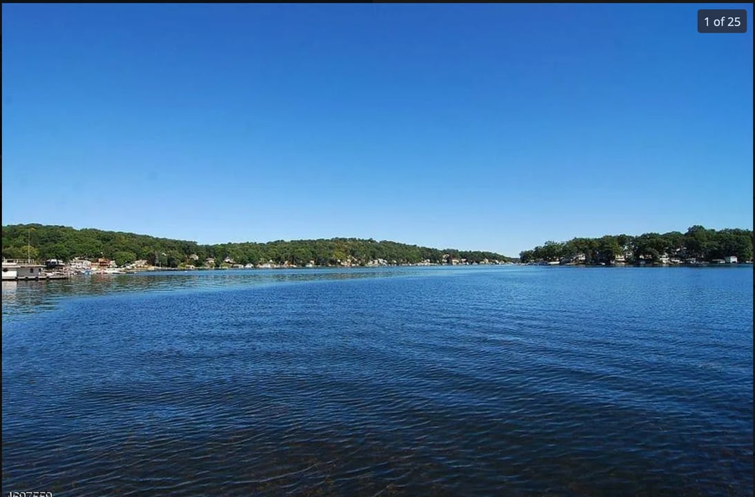 11A Point Pleasant Rd in Hopatcong, NJ - Foto de edificio