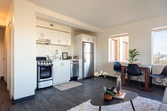 Portland Towers Apartments in Portland, OR - Foto de edificio - Building Photo