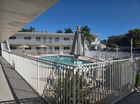 2590 First St, Unit 213 in Ft. Myers, FL - Building Photo