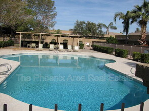 9128 E Gelding Dr in Scottsdale, AZ - Building Photo - Building Photo