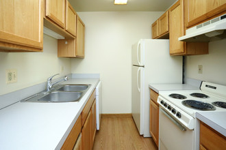 Arbor Apartments in Ann Arbor, MI - Building Photo - Interior Photo