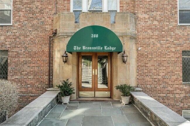 280 Bronxville Rd in Yonkers, NY - Building Photo - Building Photo
