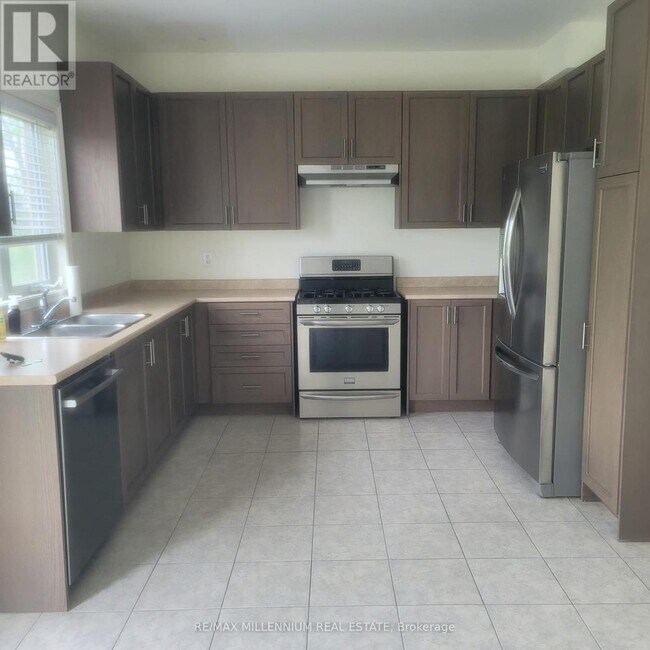 1432 Marina Dr in Fort Erie, ON - Building Photo - Building Photo