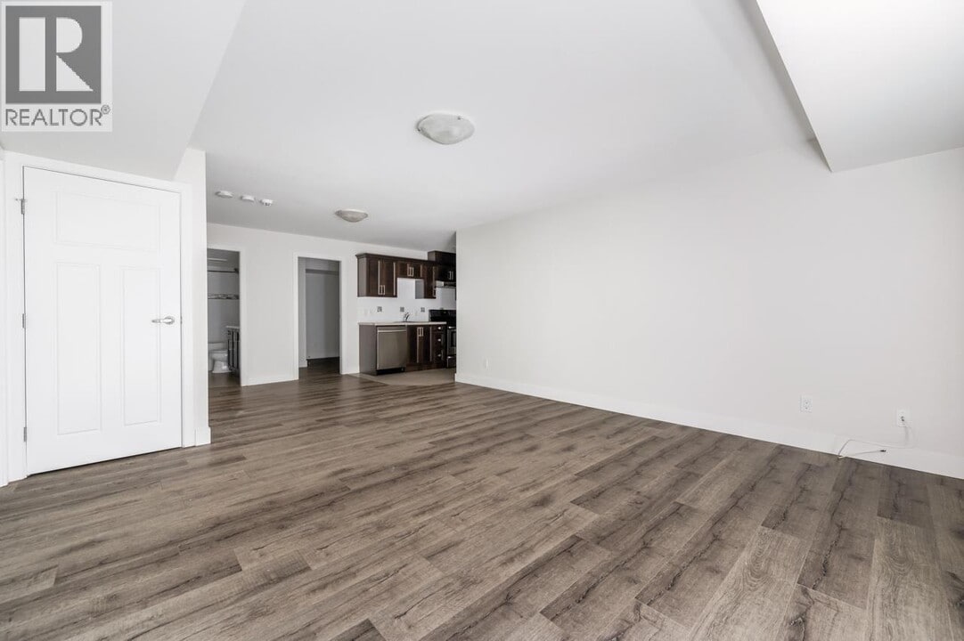 1521 Shore View Pl in Coquitlam, BC - Building Photo