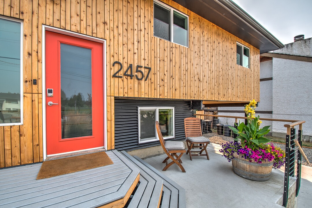 2457-2415 15 St in Vernon, BC - Building Photo