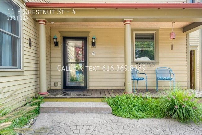 11 E Chestnut St in Douglas, MI - Building Photo - Building Photo