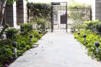 Arwyn Manor Apartments - New York Style - Newly Renovated Apartments in Los Angeles, CA - Building Photo - Building Photo