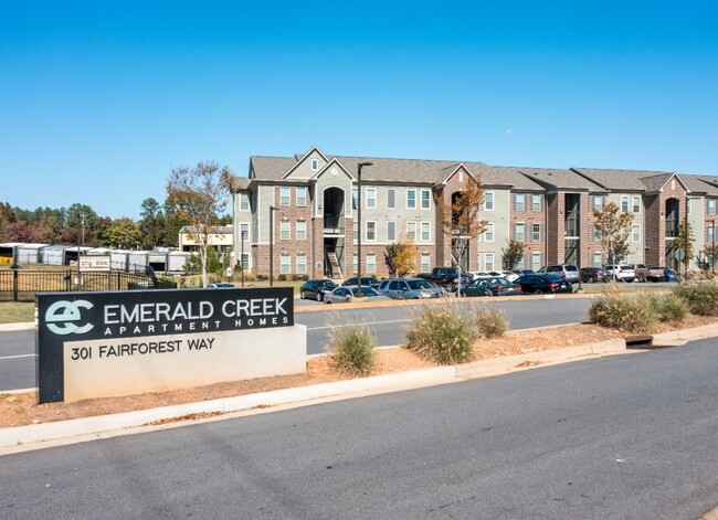 Emerald Creek Apartments in Greenville, SC - Building Photo - Building Photo