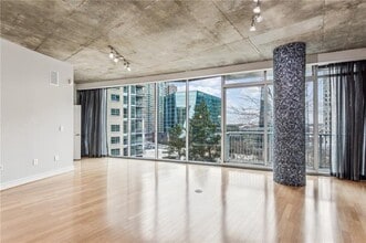 950 W Peachtree St NW in Atlanta, GA - Building Photo - Building Photo