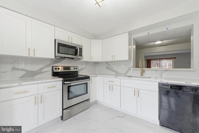 property at 115 Villa Knoll Ct