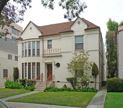 447 N Oakhurst Dr in Beverly Hills, CA - Building Photo - Building Photo