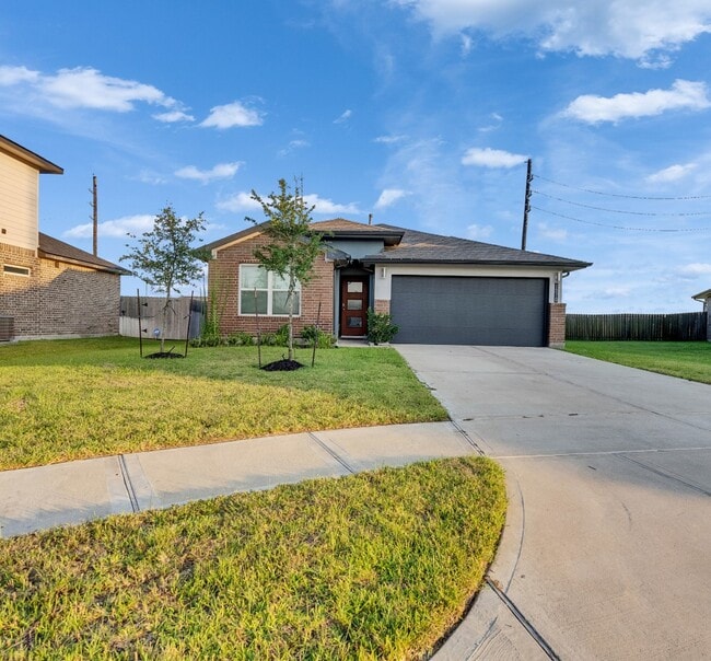 14510 Rain Tree Dr in Mont Belvieu, TX - Building Photo - Building Photo