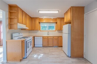 24457 Tunbridge Ln in Beachwood, OH - Building Photo - Building Photo
