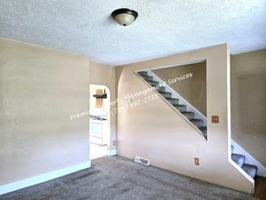 619 Bessemer Ave in Lyndora, PA - Foto de edificio - Building Photo