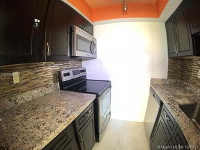 18021 Biscayne Blvd-Unit -f in Aventura, FL - Foto de edificio - Building Photo