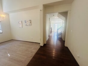 7625 NE 201st Pl in Kenmore, WA - Building Photo - Building Photo
