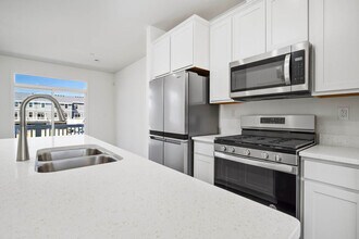 2020 Yellowstone Blvd in Mundelein, IL - Building Photo - Building Photo