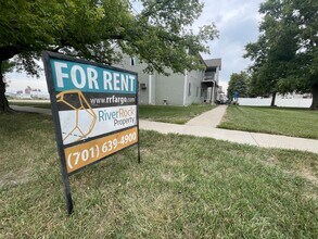 81 Center St in West Fargo, ND - Building Photo - Building Photo