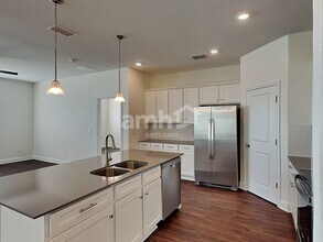 1289 Sky Lks Dr in St. Cloud, FL - Foto de edificio - Building Photo