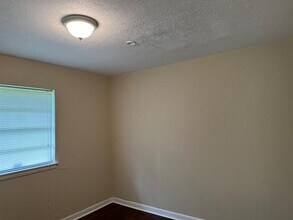 522 E Daugherty Dr in Garland, TX - Building Photo - Building Photo