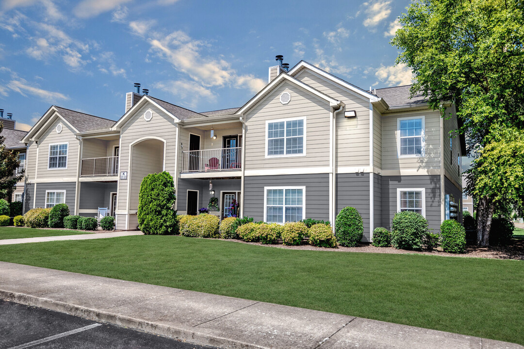 Hunters Creek in Lebanon, TN - Building Photo