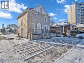 8385 Riverside Dr E in Windsor, ON - Building Photo - Building Photo