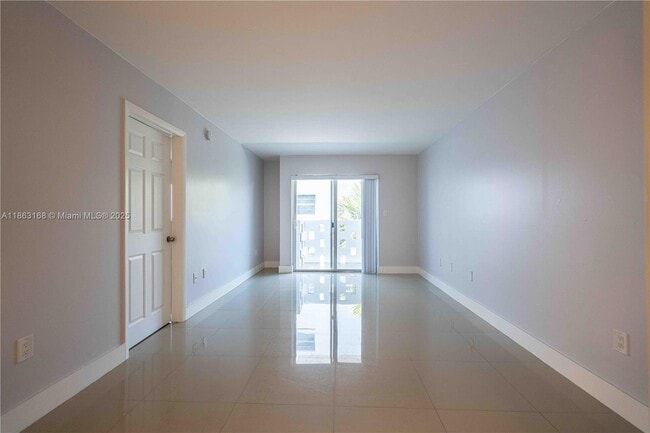 1986 Biarritz Dr in Miami Beach, FL - Building Photo - Building Photo