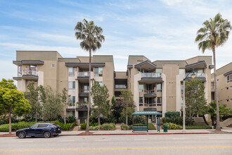 Promenade Playa Vista in Los Angeles, CA - Building Photo - Building Photo