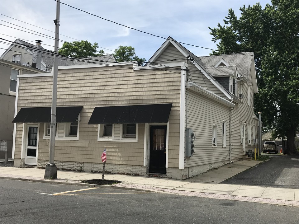 144-146 Monmouth St in Red Bank, NJ - Building Photo