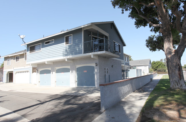 950 10th St in Huntington Beach, CA - Building Photo - Building Photo