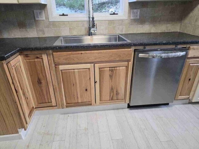 5009 Emerald Dr in Kingsport, TN - Foto de edificio - Building Photo